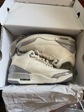 *New* Women’s Air Jordan Retro 3 Sneakers